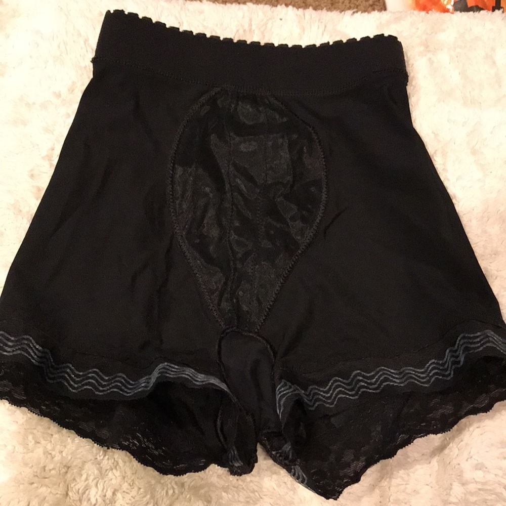 Vintage Vassarette Medium black satin shapewear panty gripper leg biking short